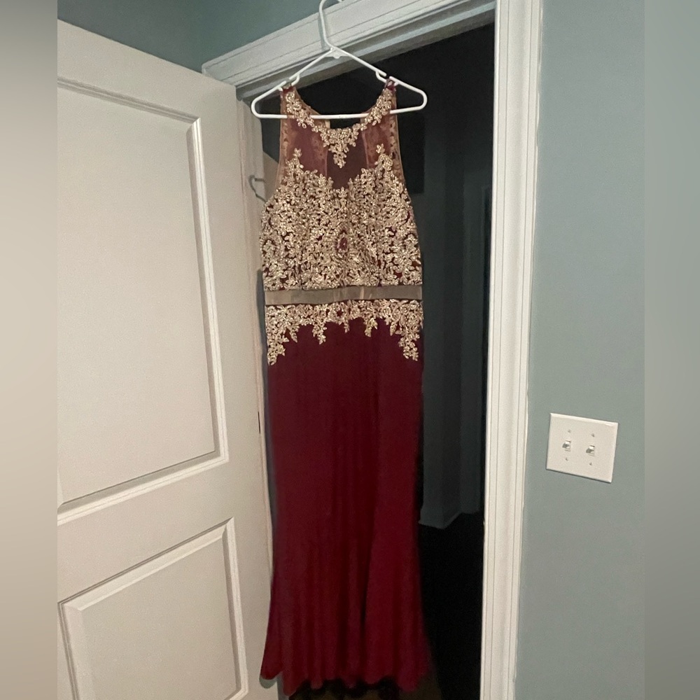 NWT beautiful deep maroon and gold formal/evening dress, plus size.